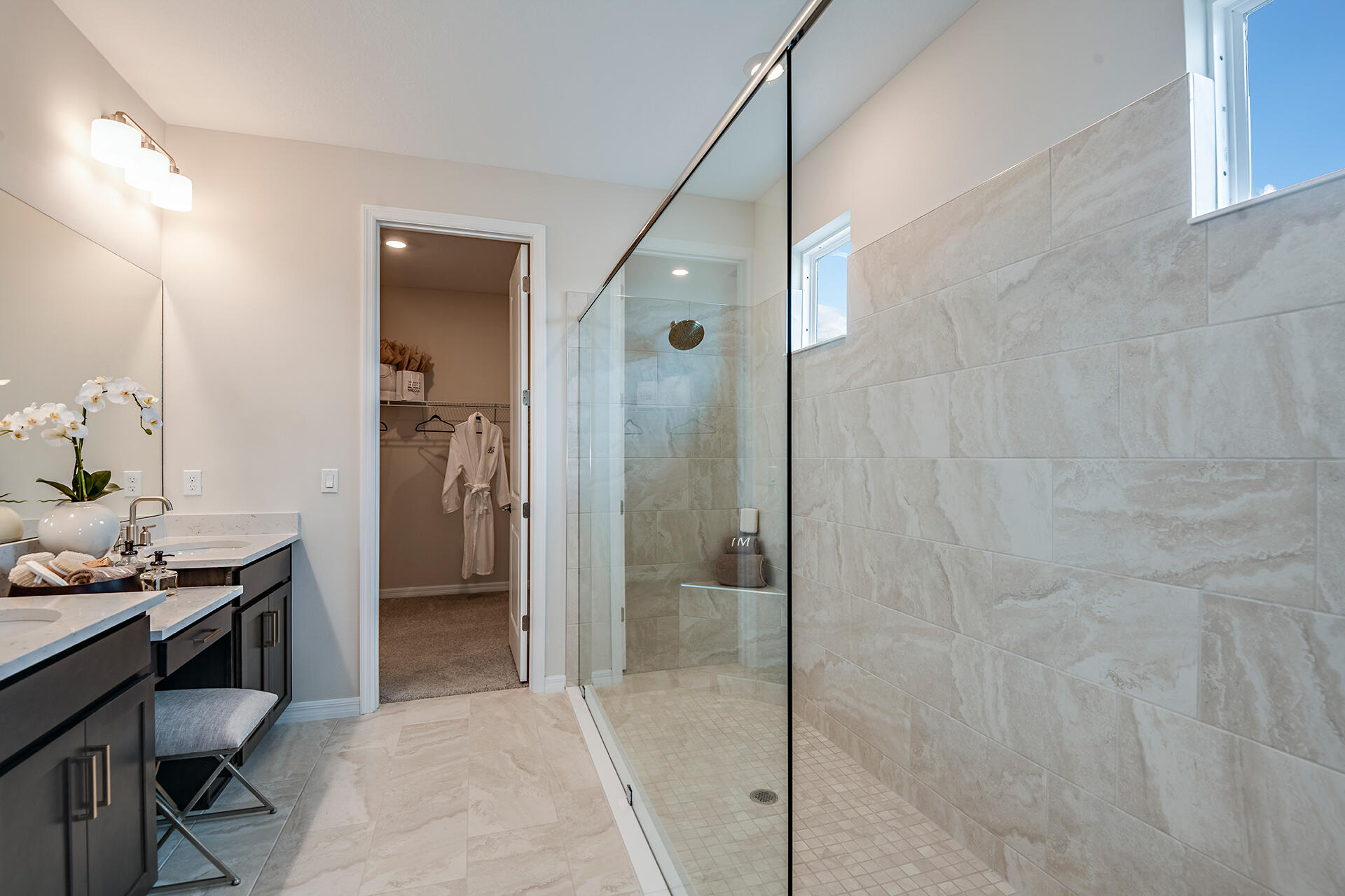 593 Southeast Ranch Oak Circle Port St. Lucie, FL 34984 - Photo 12 of 35 a bathroom with a mirror and a shower