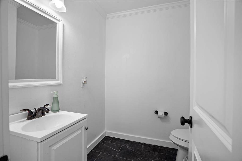 1112 West Pleasant Run Road, Unit D DeSoto, TX 75115 - Photo 27 of 35