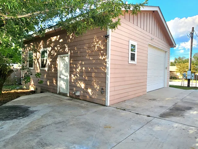 a view of a house with a backyard