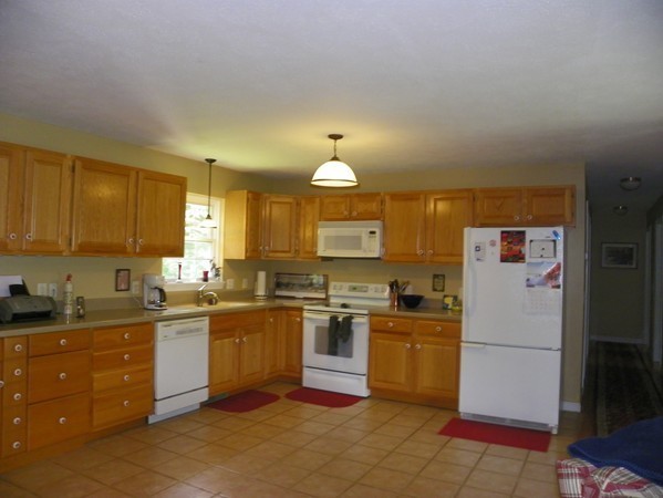 658 Rindge Road Fitchburg, MA 01420 - Photo 3 of 28 Gallery Image 3