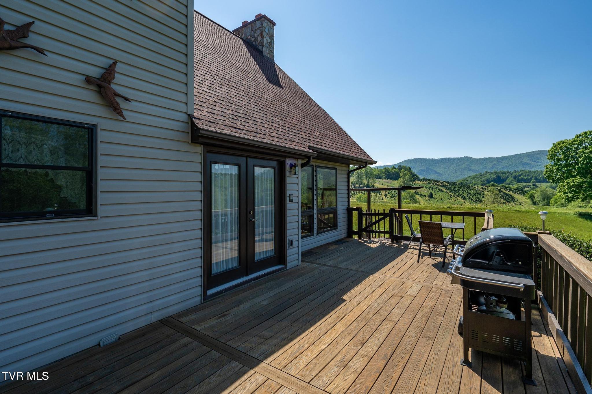 336 Mack Branch Road Mountain City, TN 37683 - Photo 32 of 94 336 Mack Branch Road (58 of 109)
