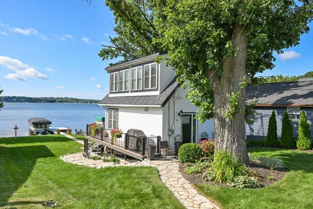 $999,999 | 616 Kopmeier Drive, Pewaukee, WI 53072