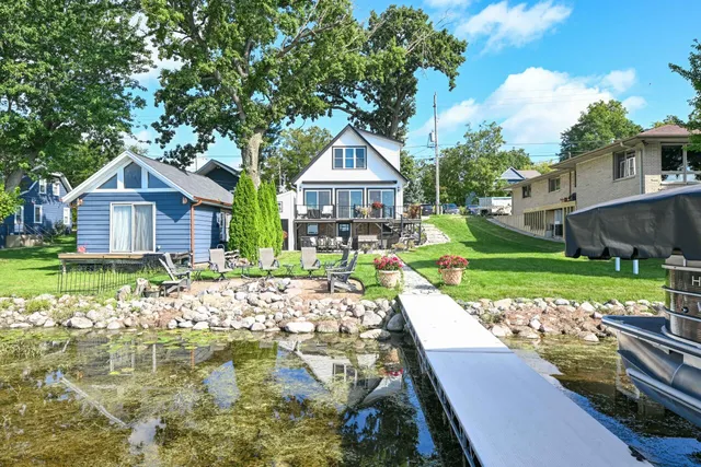 $999,999 | 616 Kopmeier Drive, Pewaukee, WI 53072