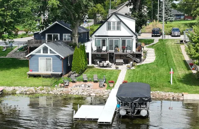 $999,999 | 616 Kopmeier Drive, Pewaukee, WI 53072