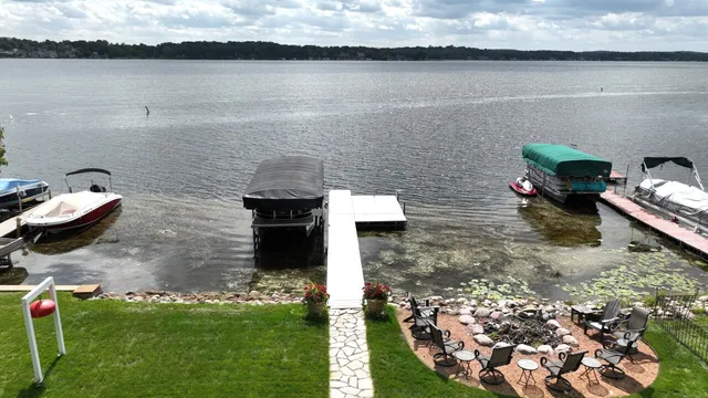 $999,999 | 616 Kopmeier Drive, Pewaukee, WI 53072