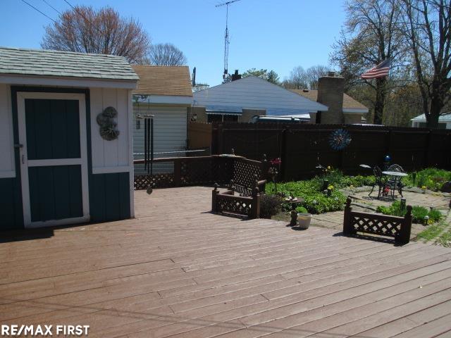 6004 Lakeshore Road Fort Gratiot, MI 48059 - Photo 9 of 33