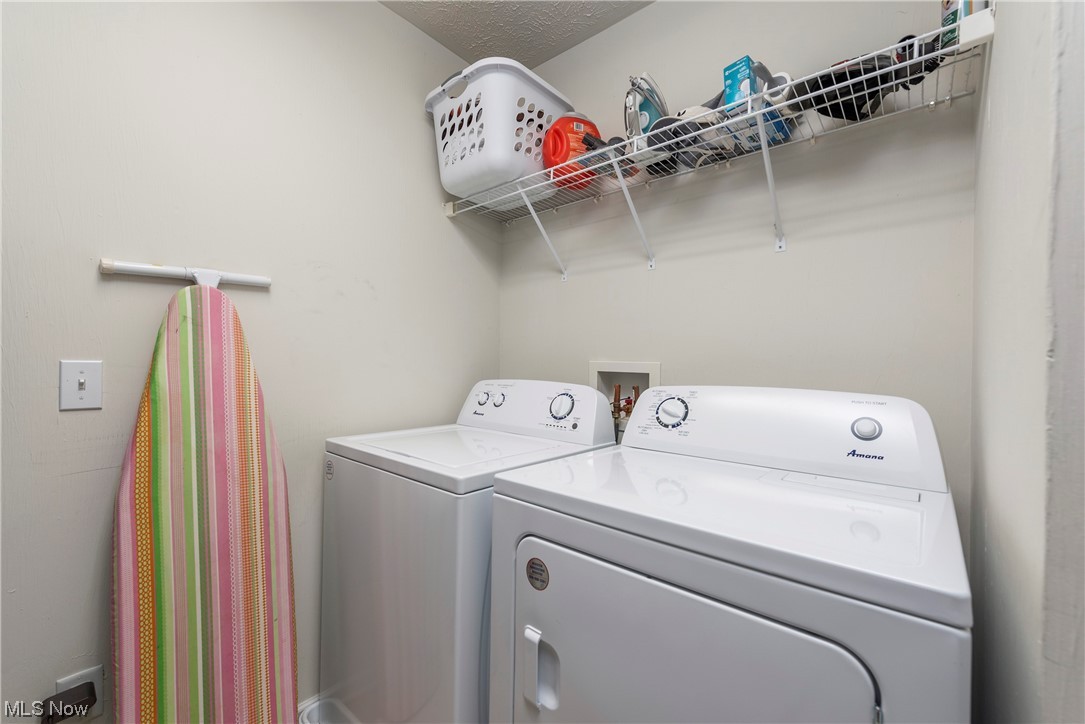 3967 Gardiner Run Akron, OH 44321 - Photo 29 of 35 Clothes washing area featuring a textured ceiling and washing machine and clothes dryer