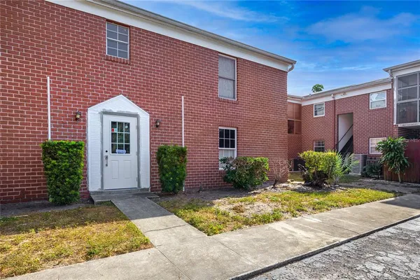 $1,350 | 8345 13th Street North, Unit B, St. Petersburg, FL 33702