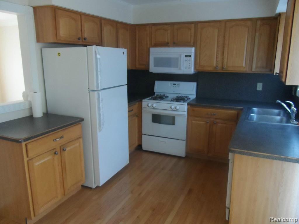 45591 Ledgewood Street, Unit 9 Macomb, MI 48044 - Photo 6 of 14