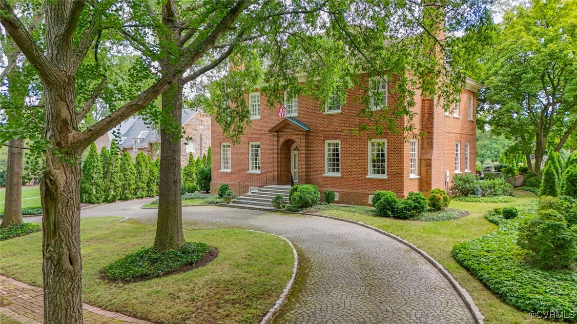 207 Massie Road Richmond, VA 23221 - Photo 3 of 50 The circular driveway is a fan shaped pattern of p