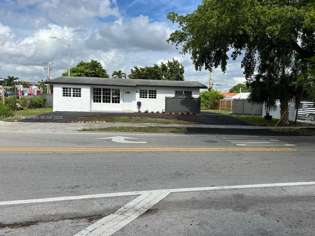 $599,999 | 1185 West 50th Street, Hialeah, FL 33012