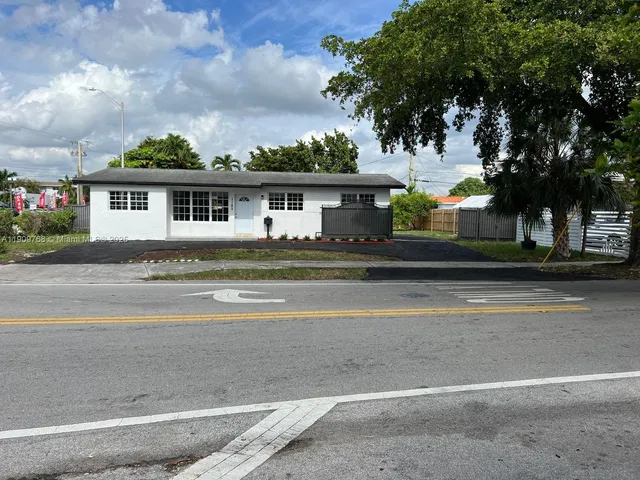 $599,999 | 1185 West 50th Street, Hialeah, FL 33012