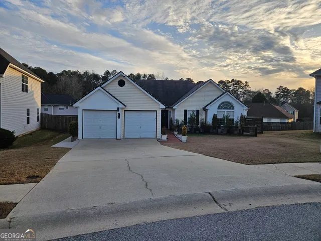 a view of a house with a yard and garage