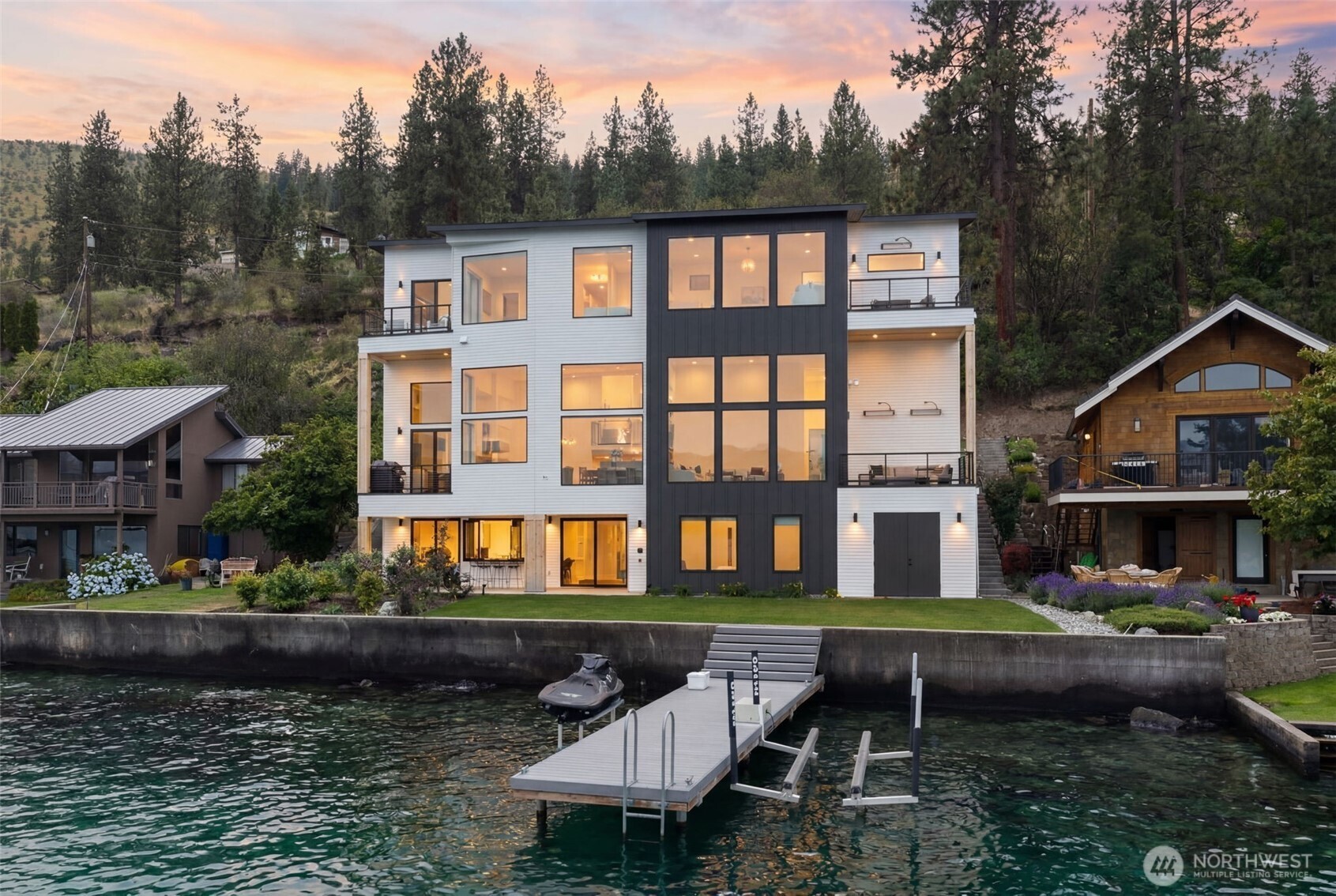 3212 South Lakeshore Road Chelan, WA 98816 - Photo 1 of 40