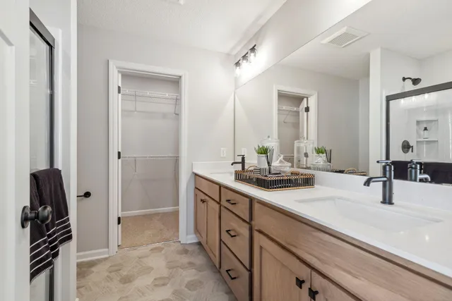 $457,705 | 6090 157th Street North, Hugo, MN 55038