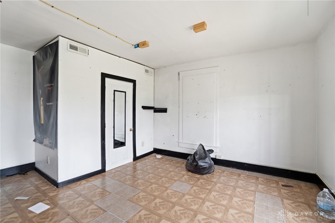 517 Broadway Street, Unit 515 Springfield, OH 45504 - Photo 20 of 29 An empty room offers a blank canvas for future design.