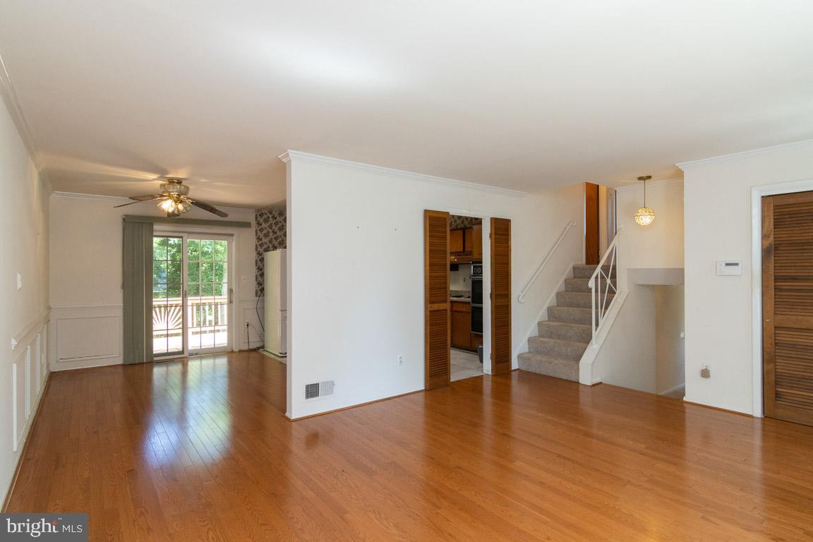 6816 Elbrook Road Hyattsville, MD 20784 - Photo 6 of 32 Living Room