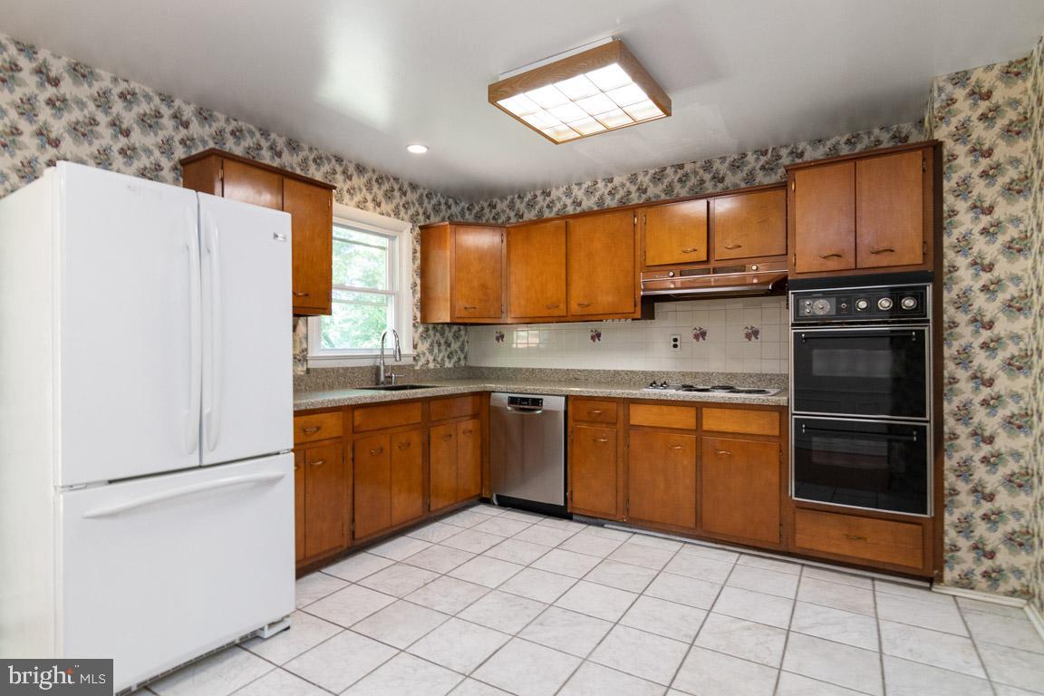 6816 Elbrook Road Hyattsville, MD 20784 - Photo 10 of 32 Kitchen