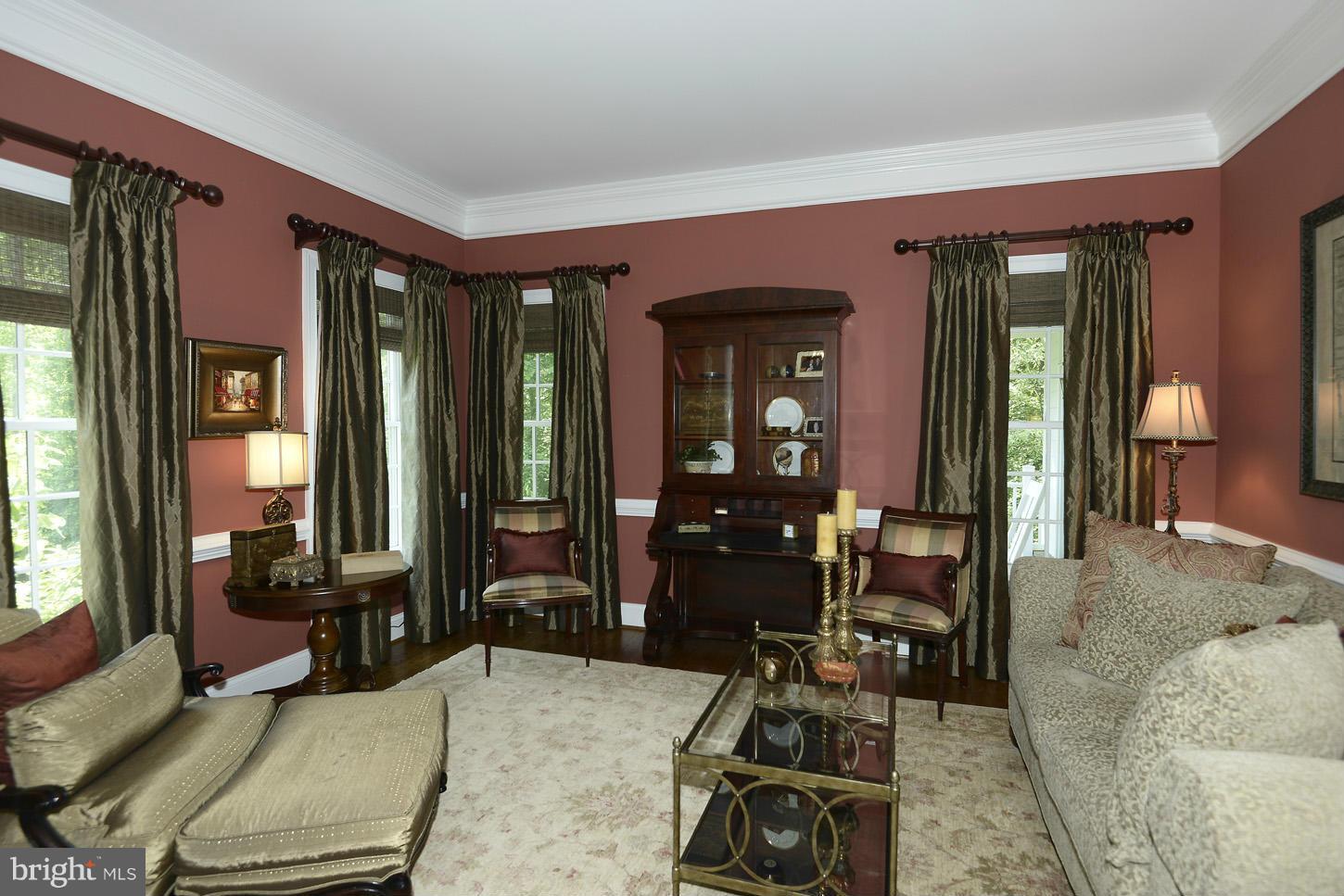 6235 Park Road McLean, VA 22101 - Photo 4 of 29 Living Room