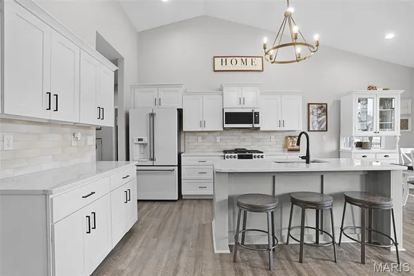 $525,000 | 212 Meridian Oaks Drive, Glen Carbon, IL 62034
