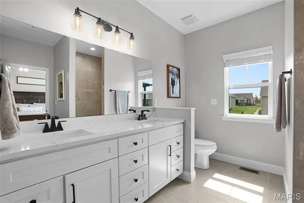 $525,000 | 212 Meridian Oaks Drive, Glen Carbon, IL 62034
