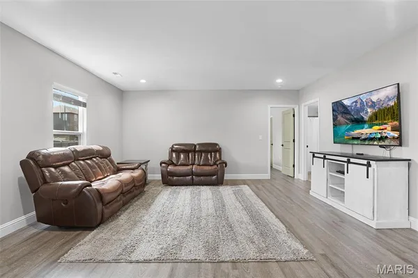$525,000 | 212 Meridian Oaks Drive, Glen Carbon, IL 62034
