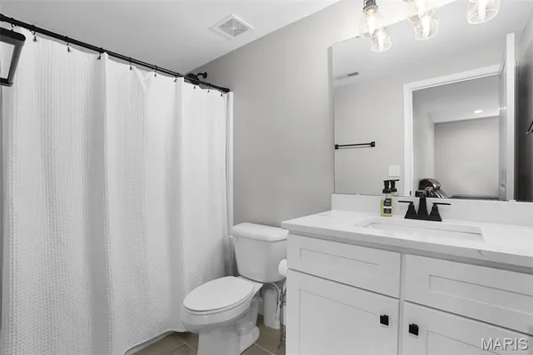 $525,000 | 212 Meridian Oaks Drive, Glen Carbon, IL 62034