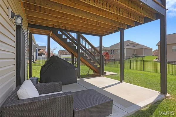 $525,000 | 212 Meridian Oaks Drive, Glen Carbon, IL 62034