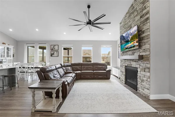 $525,000 | 212 Meridian Oaks Drive, Glen Carbon, IL 62034