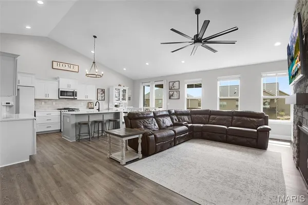 $525,000 | 212 Meridian Oaks Drive, Glen Carbon, IL 62034