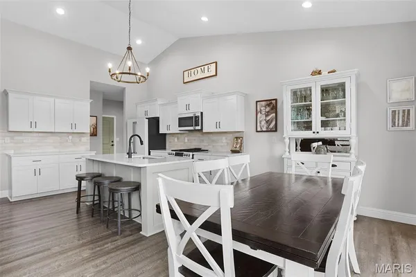 $525,000 | 212 Meridian Oaks Drive, Glen Carbon, IL 62034