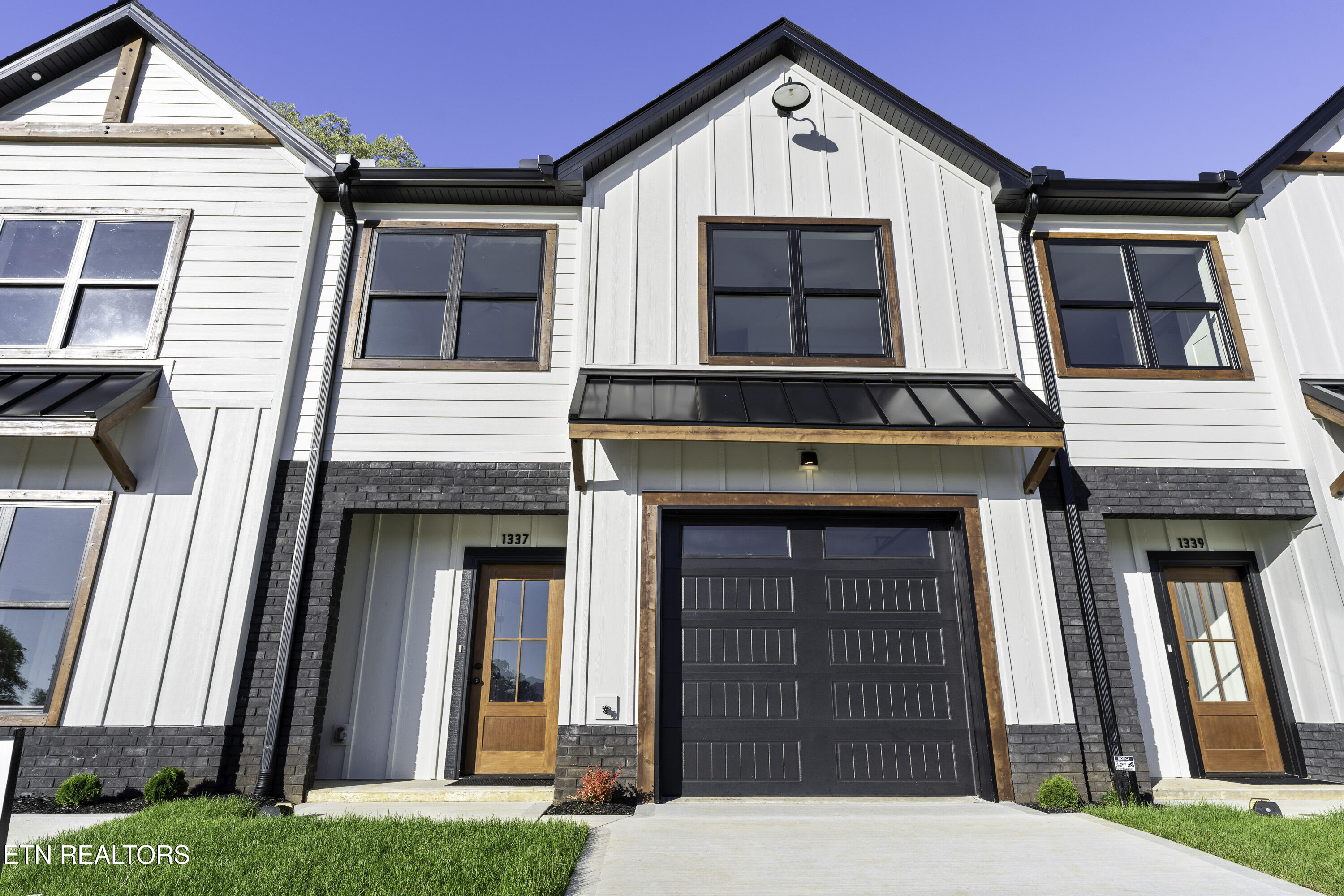 Front Entry | Garage