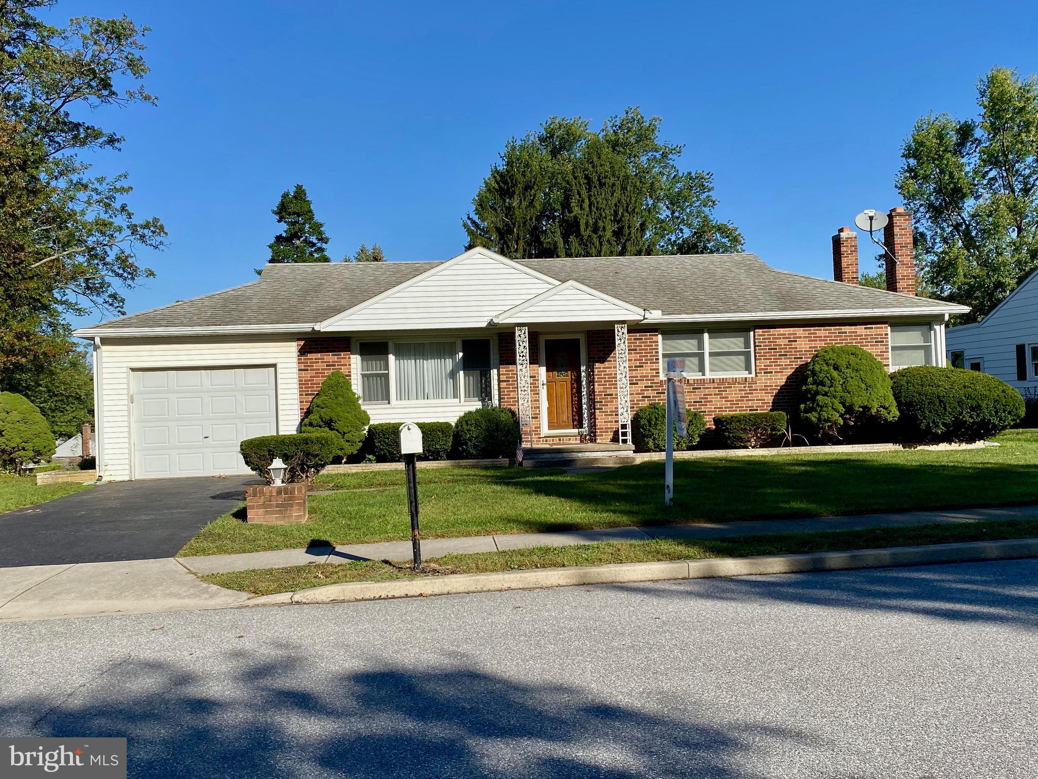 2525 Raleigh Drive York, PA 17402 - Photo 2 of 38 Gallery Image 2