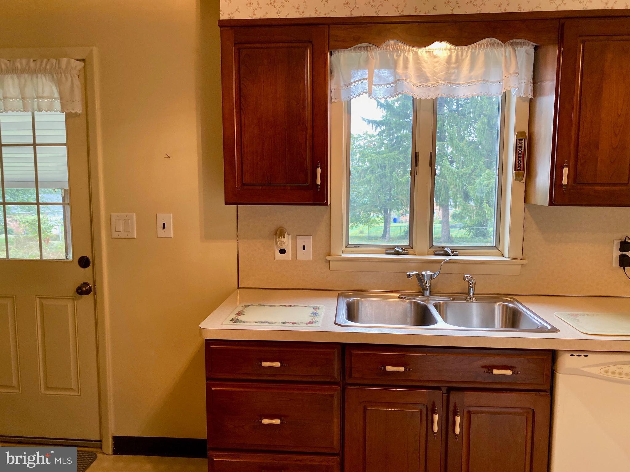 2525 Raleigh Drive York, PA 17402 - Photo 15 of 38 Gallery Image 15