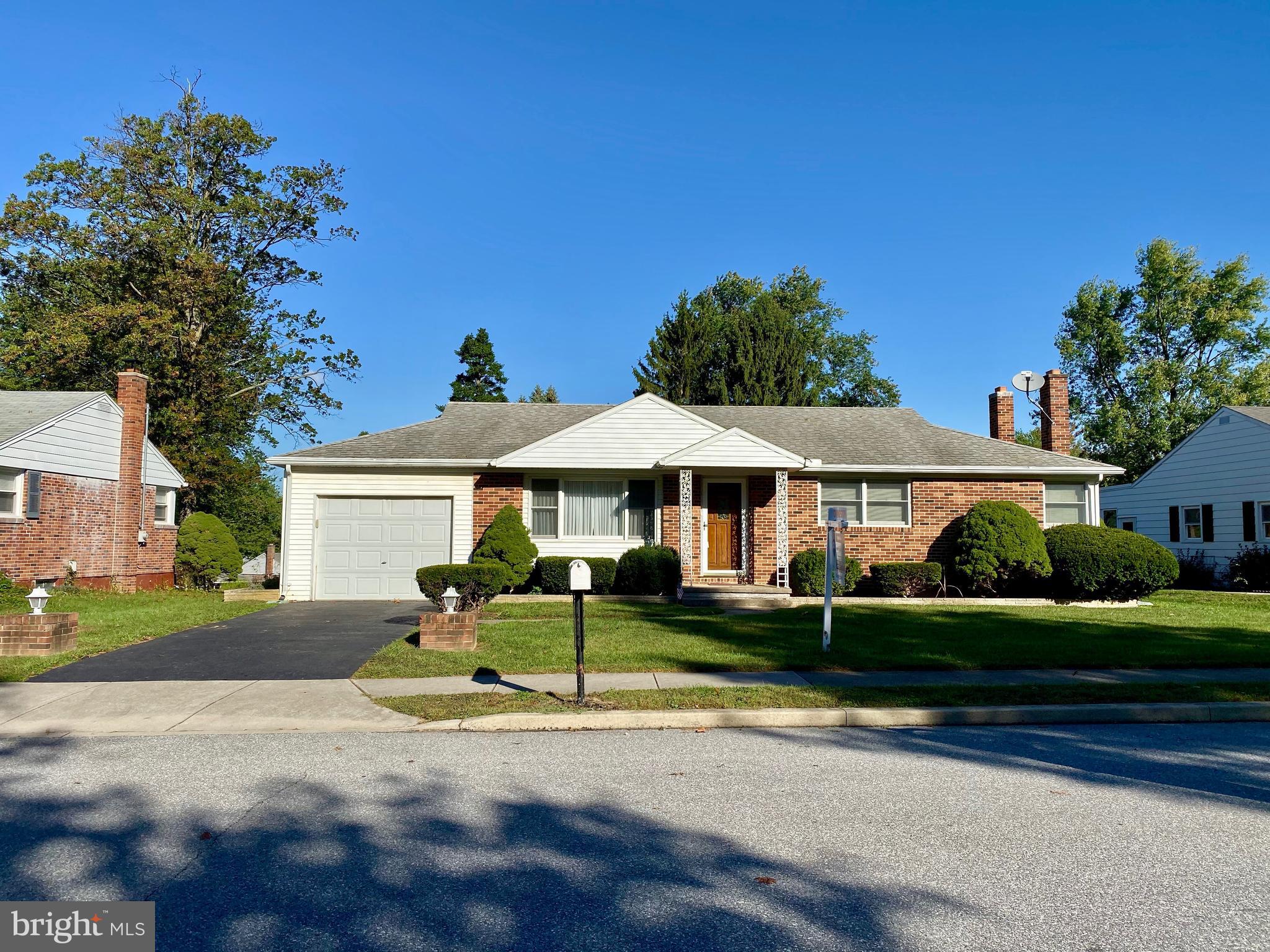 2525 Raleigh Drive York, PA 17402 - Photo 3 of 38 Gallery Image 3
