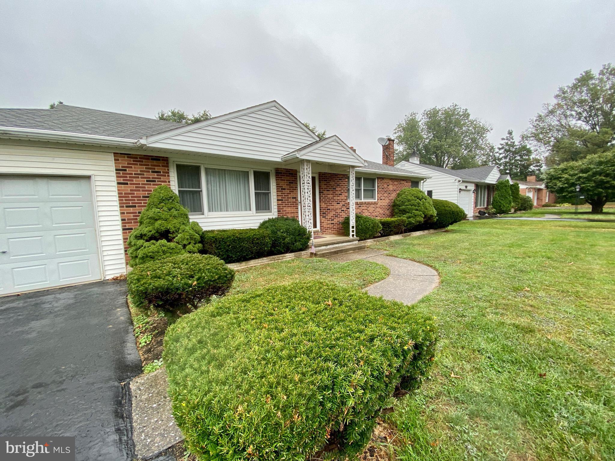2525 Raleigh Drive York, PA 17402 - Photo 4 of 38 Gallery Image 4