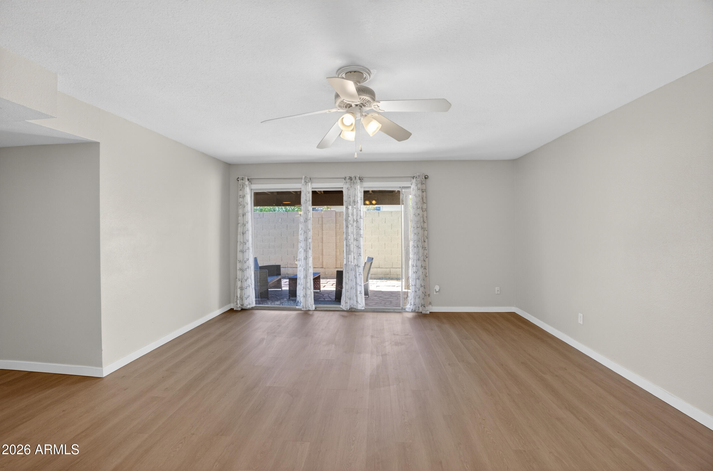 517 West Duke Drive Tempe, AZ 85283 - Photo 5 of 40 21_dsc00387