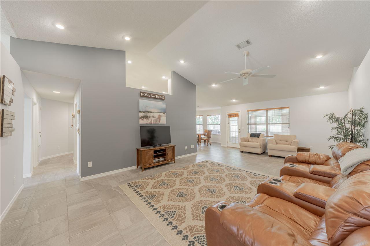 1241 Grand Ridge Circle Gulf Breeze, FL 32563 - Photo 4 of 48 Gallery Image 4