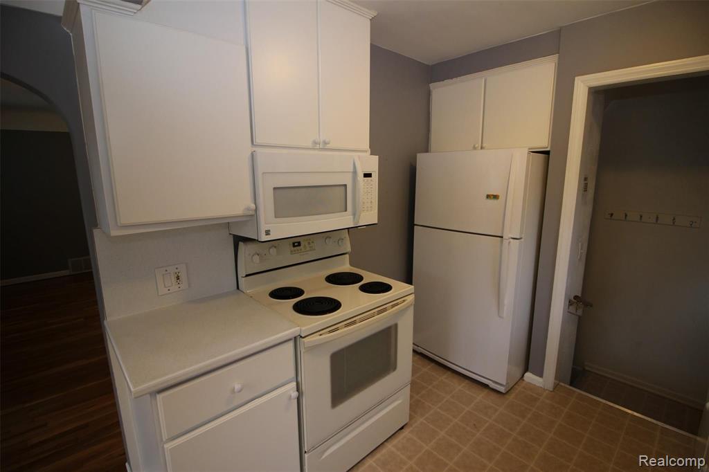 24080 Colgate Street Dearborn Heights, MI 48125 - Photo 16 of 32