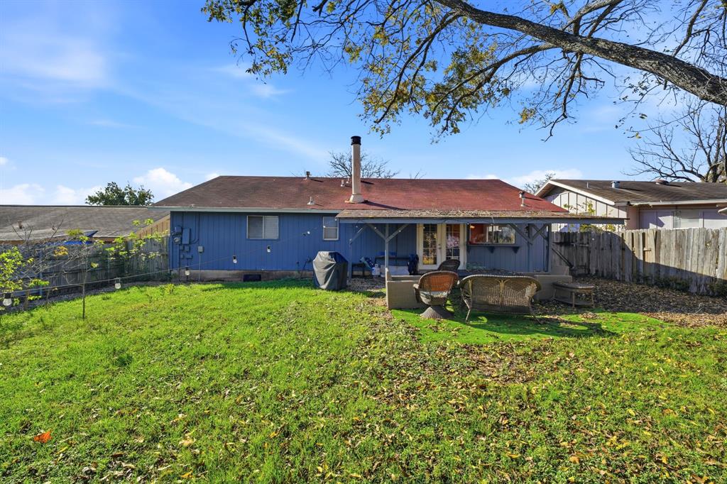 802 Buckingham Place Austin, TX 78745 - Photo 20 of 21 a front view of house with yard and seating area