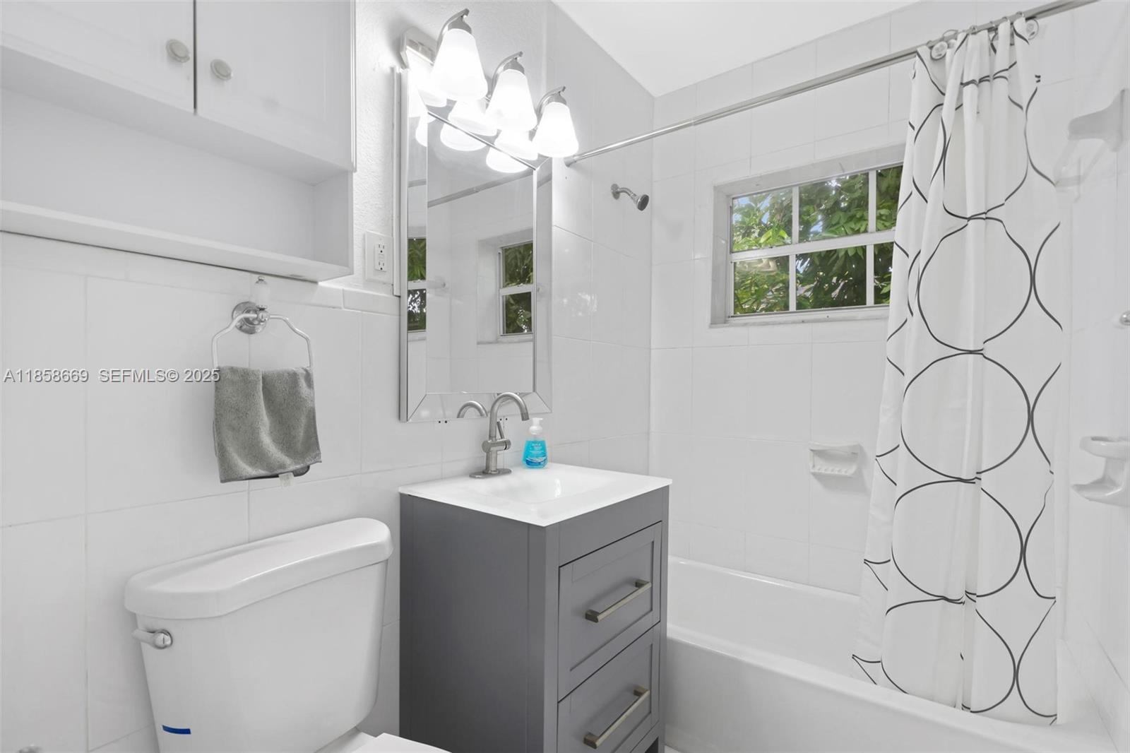 535 Northeast 158th Street Miami, FL 33162 - Photo 9 of 10