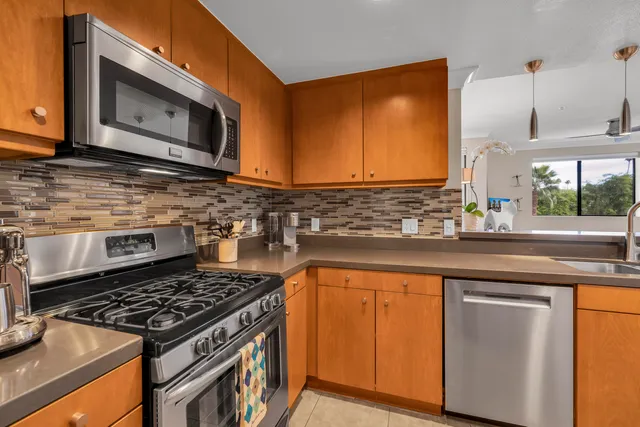 $529,000 | 1028 East Palm Canyon Drive, Unit 207, Palm Springs, CA 92264