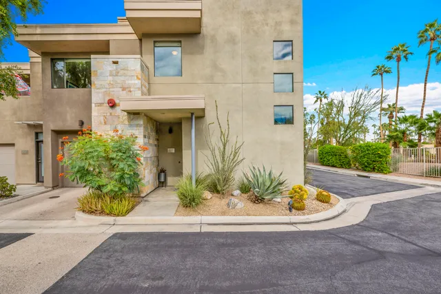 $529,000 | 1028 East Palm Canyon Drive, Unit 207, Palm Springs, CA 92264