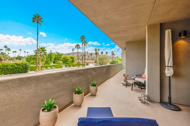 $529,000 | 1028 East Palm Canyon Drive, Unit 207, Palm Springs, CA 92264