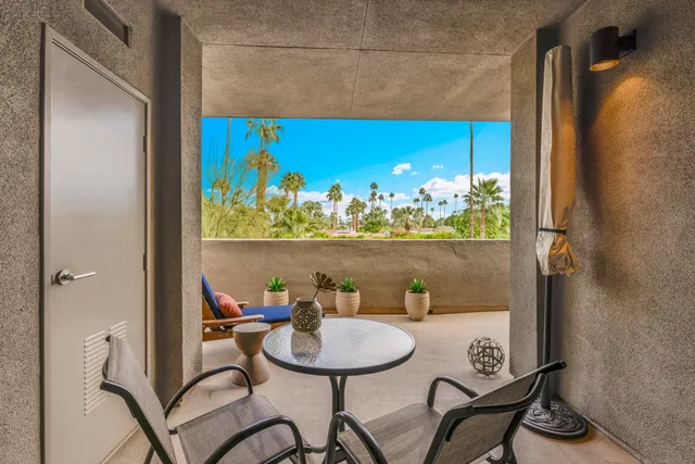 $529,000 | 1028 East Palm Canyon Drive, Unit 207, Palm Springs, CA 92264