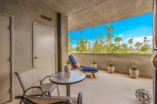 $529,000 | 1028 East Palm Canyon Drive, Unit 207, Palm Springs, CA 92264