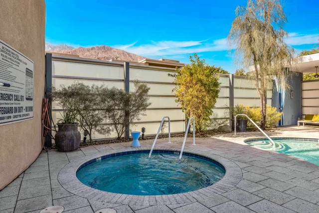 $529,000 | 1028 East Palm Canyon Drive, Unit 207, Palm Springs, CA 92264