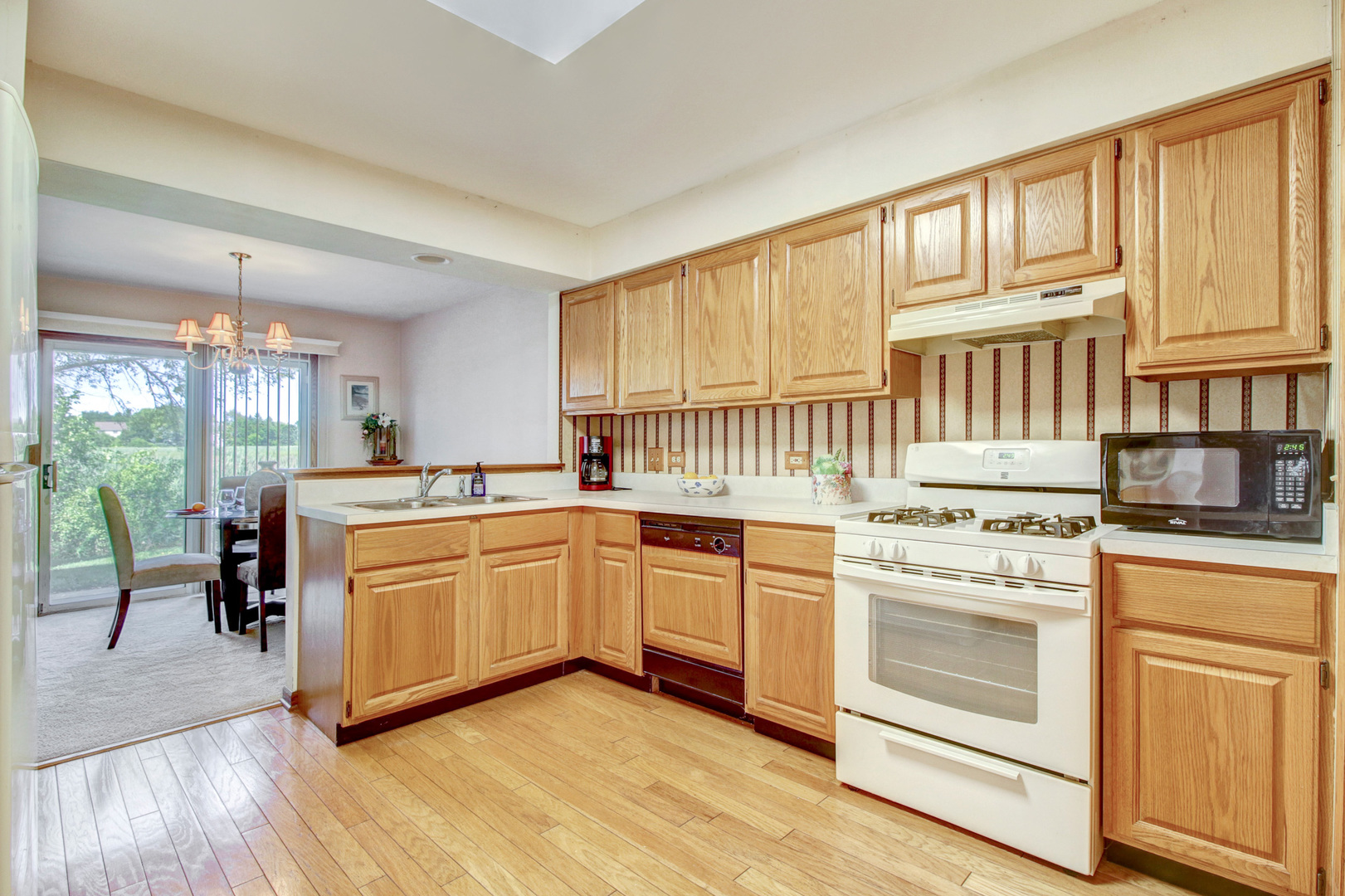 1204 Coldspring Road Elgin, IL 60120 - Photo 4 of 27