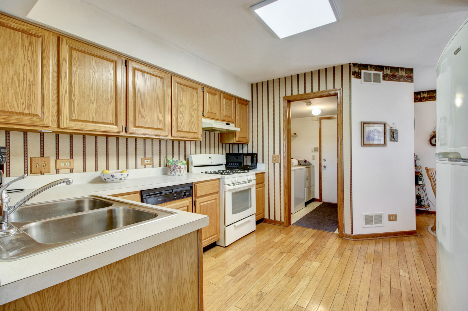 1204 Coldspring Road Elgin, IL 60120 - Photo 5 of 27
