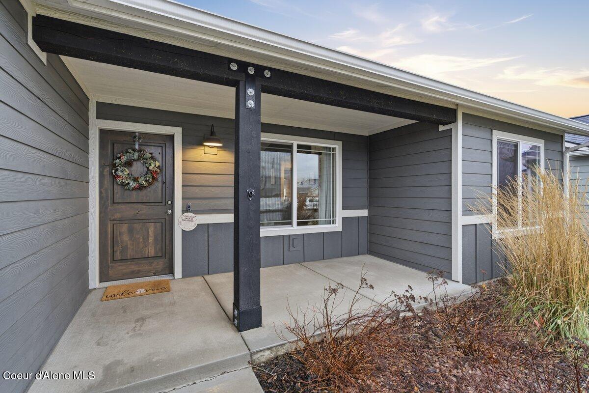 8562 West Seed Avenue Rathdrum, ID 83858 - Photo 4 of 30 Front Entry (7)
